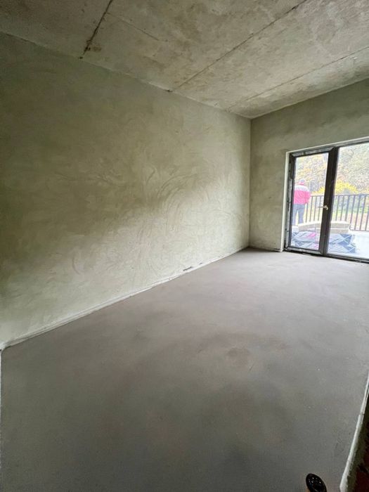 Продаж котеджів з приватним басейном у місті, біля лісу