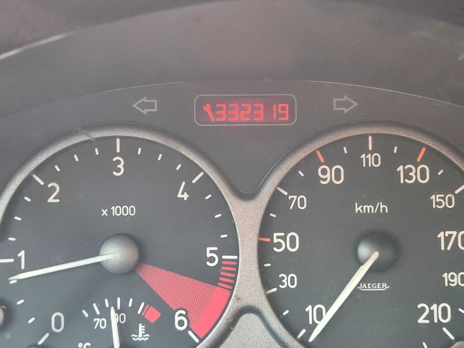Peugeot 206 HDi 90cv - 2 lugares branco com 332.000 Km