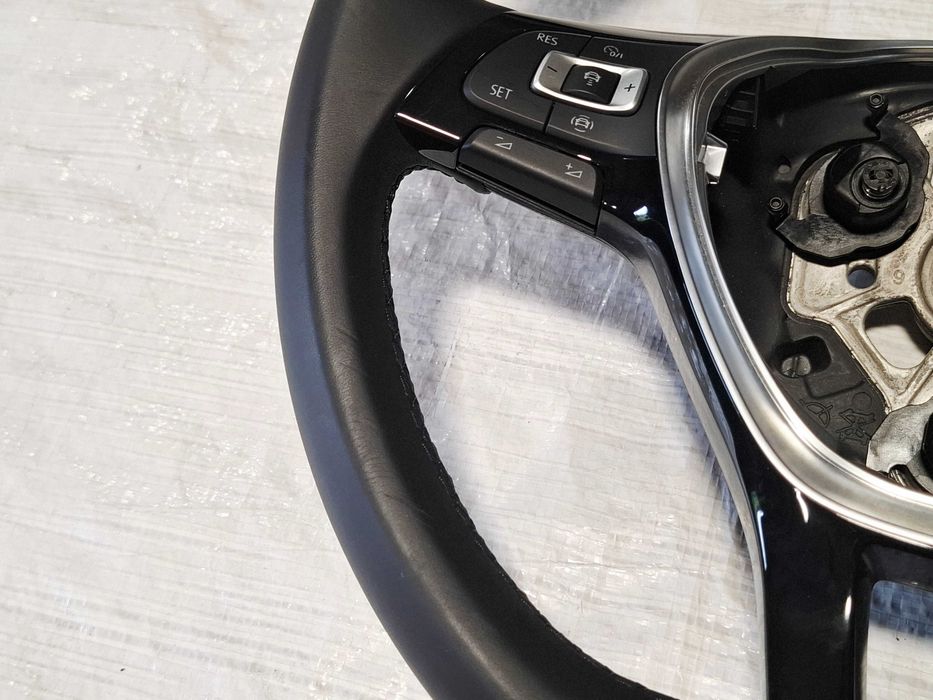 kierownica skórzana multifunkcja wielofunkcyjna vw t-roc i 1 tiguan ii 2 touran ii 2 5ta stan bdb wzorowy 5ta419091am