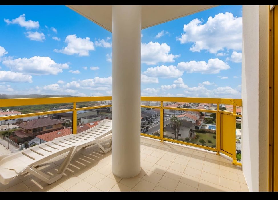Arrenda ao ano T3 vistas mar