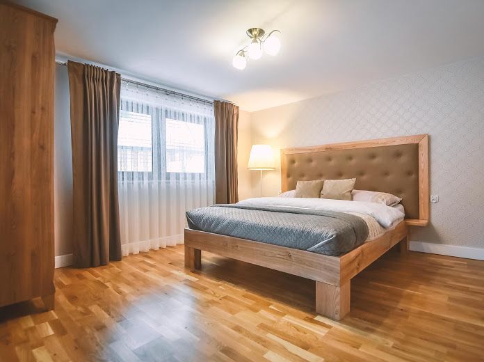 Niezależny, dwupokojowy apartament z kuchnią  i widokiem. Nocleg