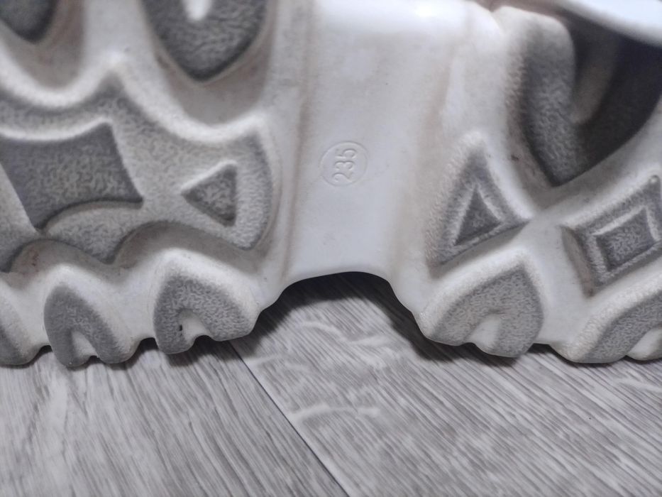 Продам или обменяю,басоножки .