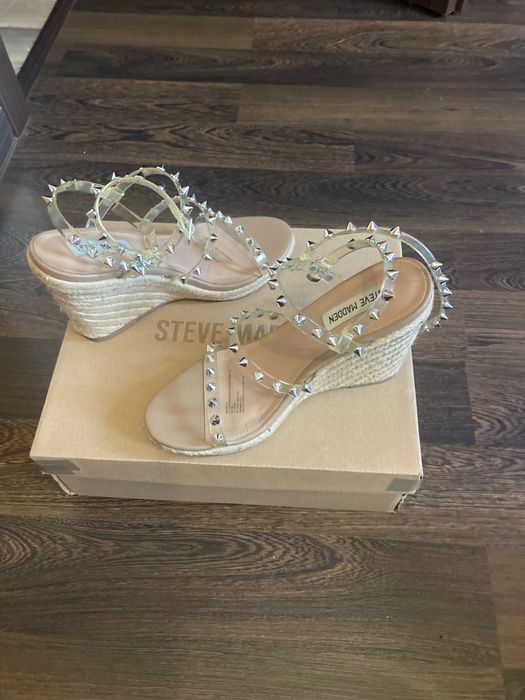 Sandałki koturna ćwieki Steve Madden