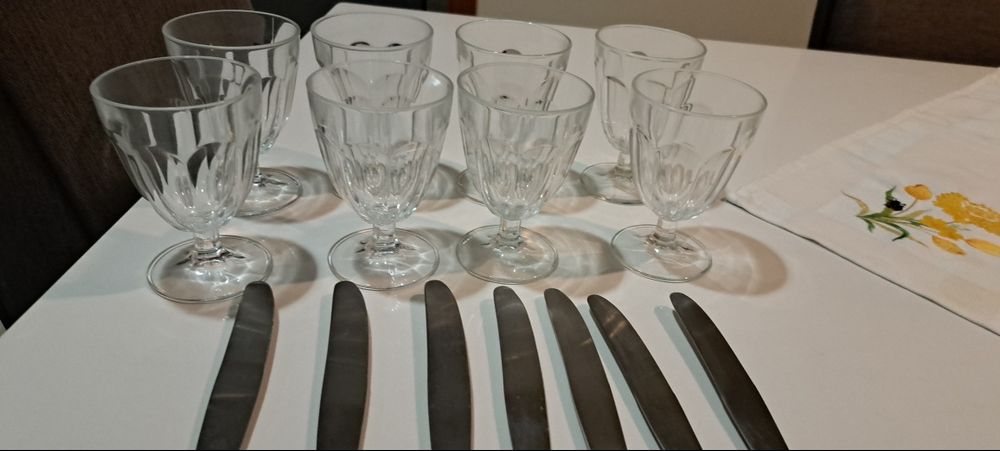 Copos e facas cozinha