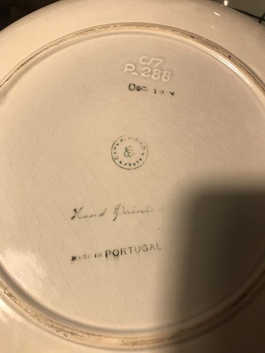 Louca antiga e de marca