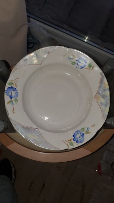 Посуда чашки тарелки