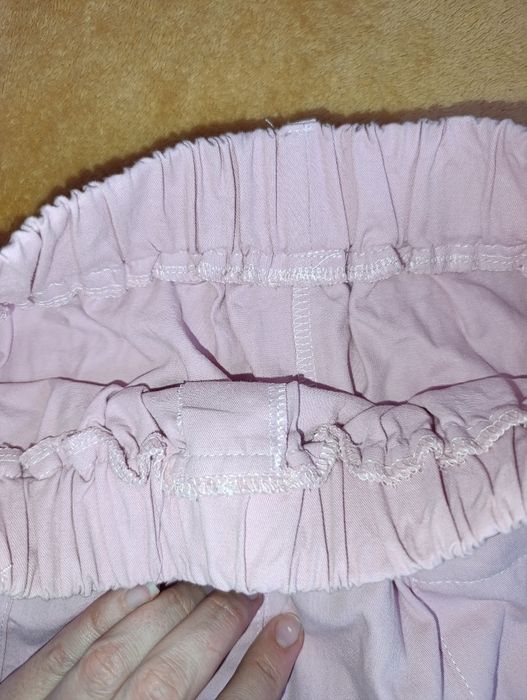 Продам ніжно-пудрову жіночу спідницю вільного фасону.