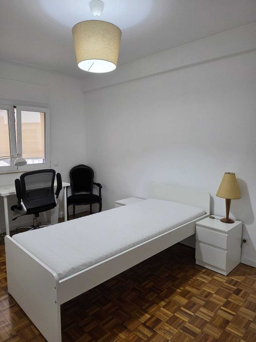Quarto junto ao ISCAP e Hosp. S. João