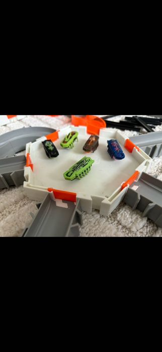 Tor hexbug + 5 robaków