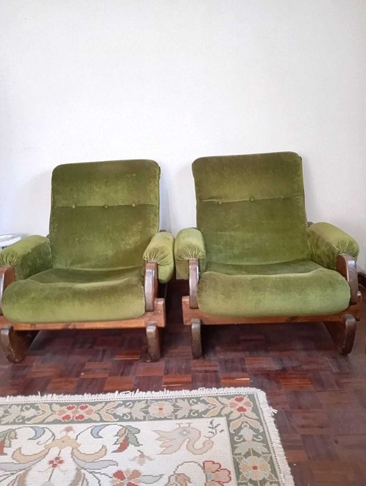 Sofás de Veludo Verde com Base em Madeira Maciça