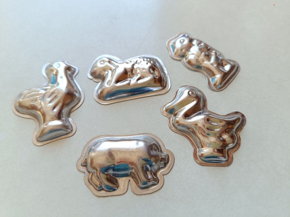 zestaw 5 małych starych foremek do czekolady lub ciasteczek