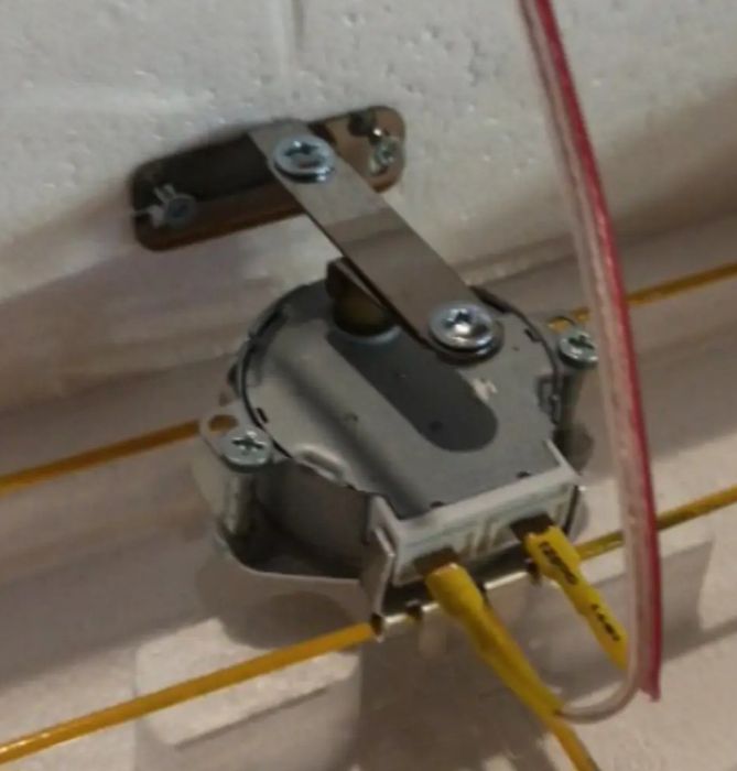 Автоматический инкубатор на 120яиц Рябушка