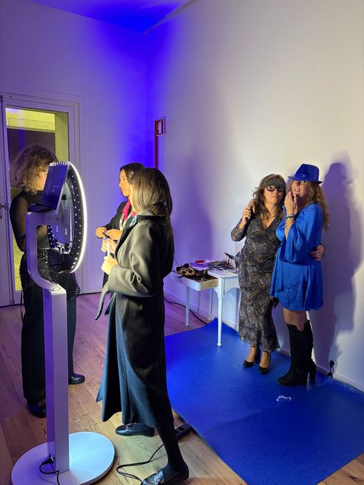 Aluguer de Photobooth e Videobooth em vidro para eventos e casamentos