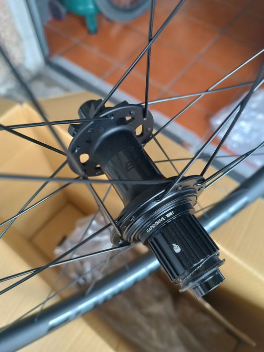 Rodas MTB 29" Carbono Bontrager Kovee Elite 30 Boost