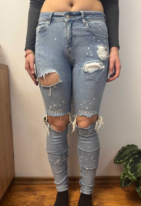 Spodnie jeansowe z rozdarciami dziurami jeansy Sinner Jaffary W28 L 40