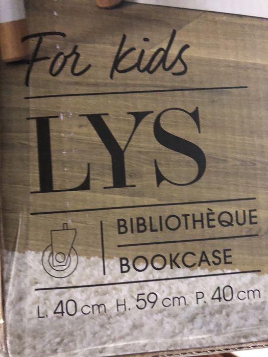 Estante para livros de criança