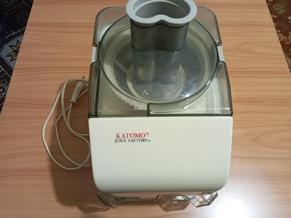 Продам электрическую соковыжималку.