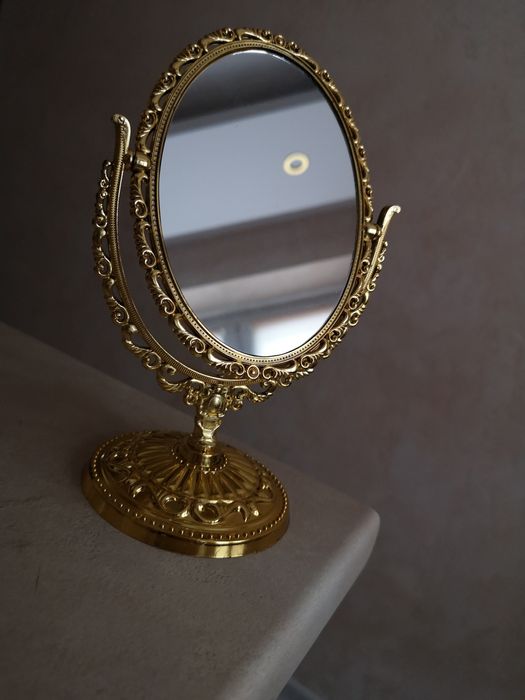 Lusterko w kolorze złotym