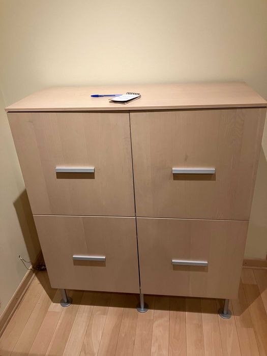 Szafka jasna czterodrzwiowa