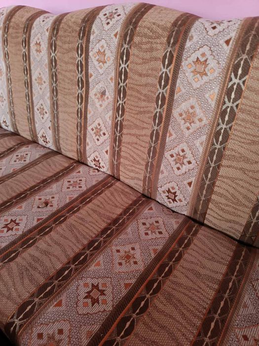 Диван в гарному стані