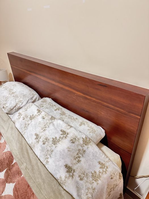 Cama casal + 2 mesas cabeceira +comoda em cerejeira