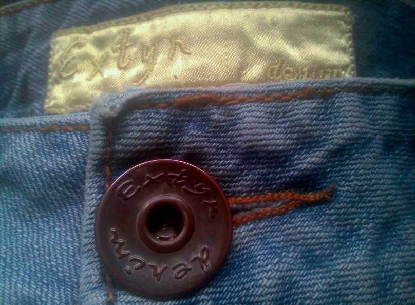 Продам женскую джинсовую супер мини юбку Extih denim