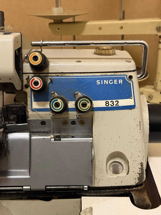 Máquina de Costura Profissional Singer 832U-027-7 - USADA