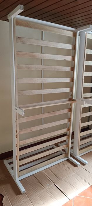 Cama de solteiro usada com estrado