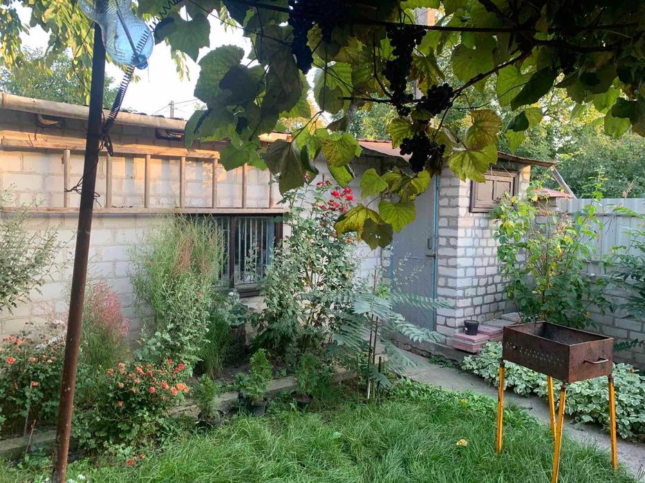 Продаж частини будинку з окремим подвір'ям  Польова