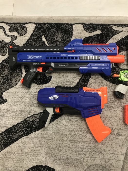Бластери Nerf нові.