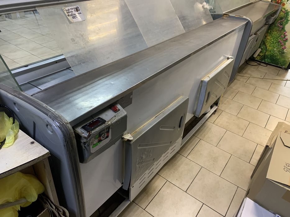 Холодильна вітрина