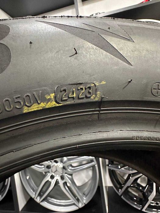 Зимові шини 255/50 R19 BRIDGESTONE BLIZZAK LM005 Протектор: 75%