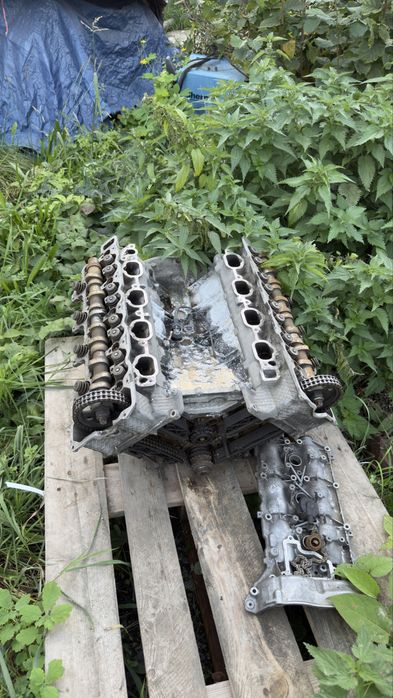 Mercedes M113 V8 Blok Silnika z Głowicami Stolik Loft Garaż Warsztat