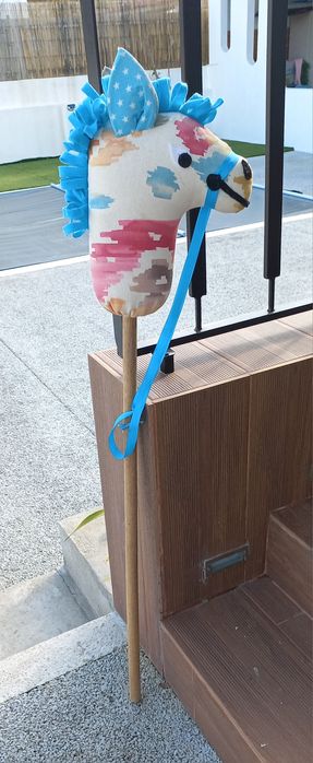 Cavalinho de pau e pano