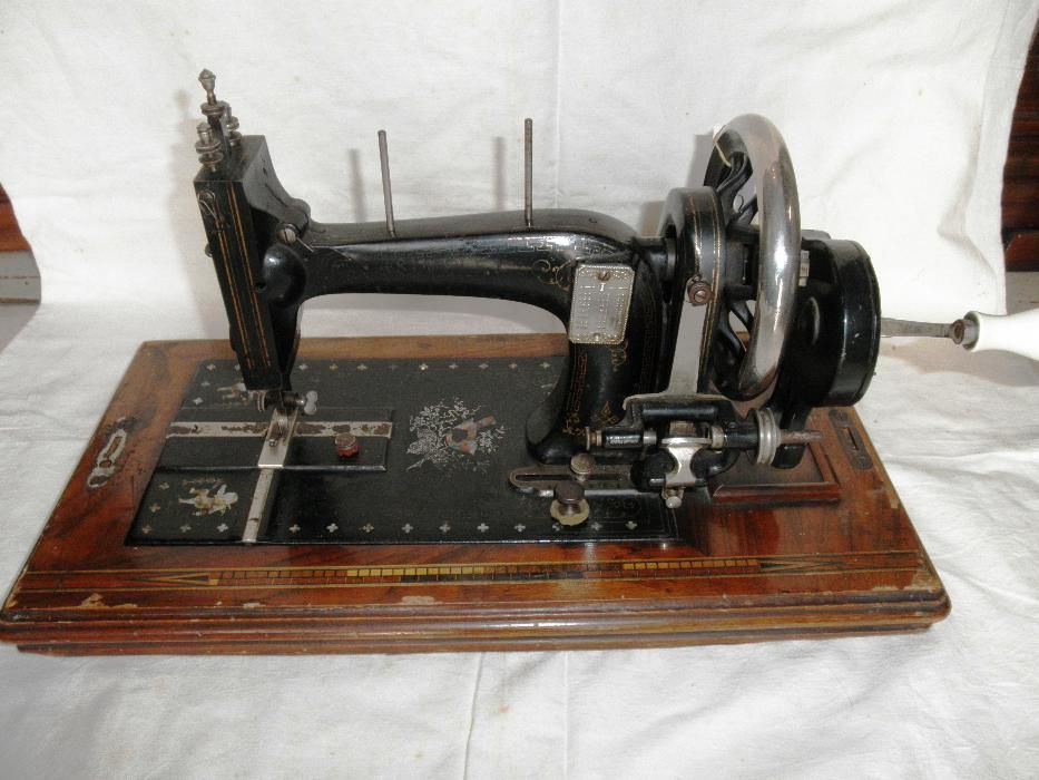 Máquina de Costura de Mesa