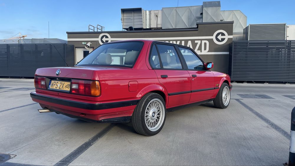 BMW E30 318i baur 34000 zł i sedan na żółtych tablicach 38000 zł
