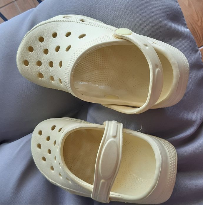 Crocs 28/29 amarelos