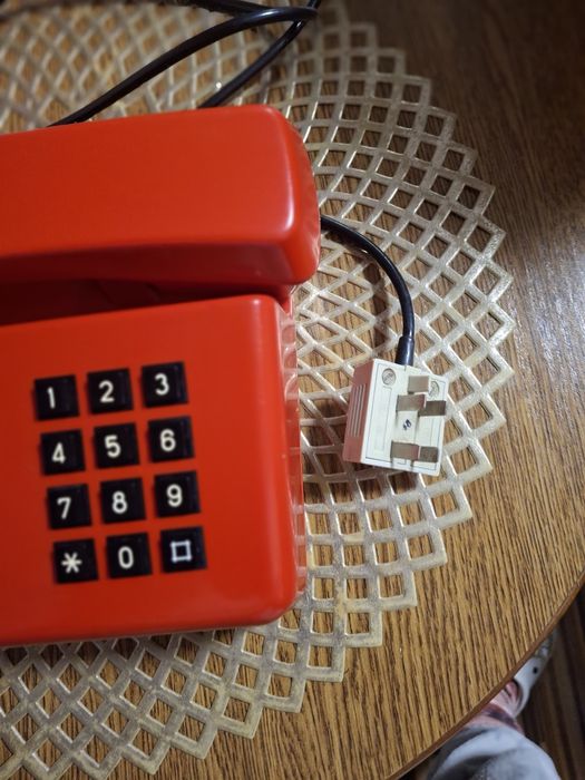 Kultowy Telefon PRL Tulipan RWT Telkom – Czerwony Vintage Design 1978