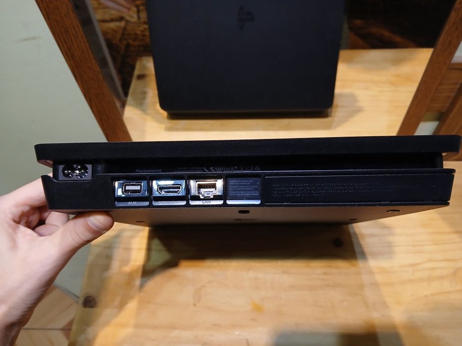 Sony PlayStation 4 slim HDD 500GB dwa pady / cztery gry / okablowanie