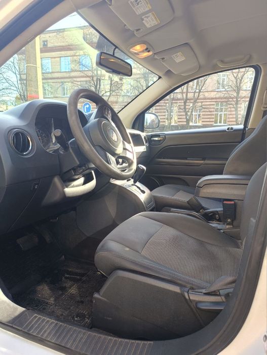 Jeep белая машина