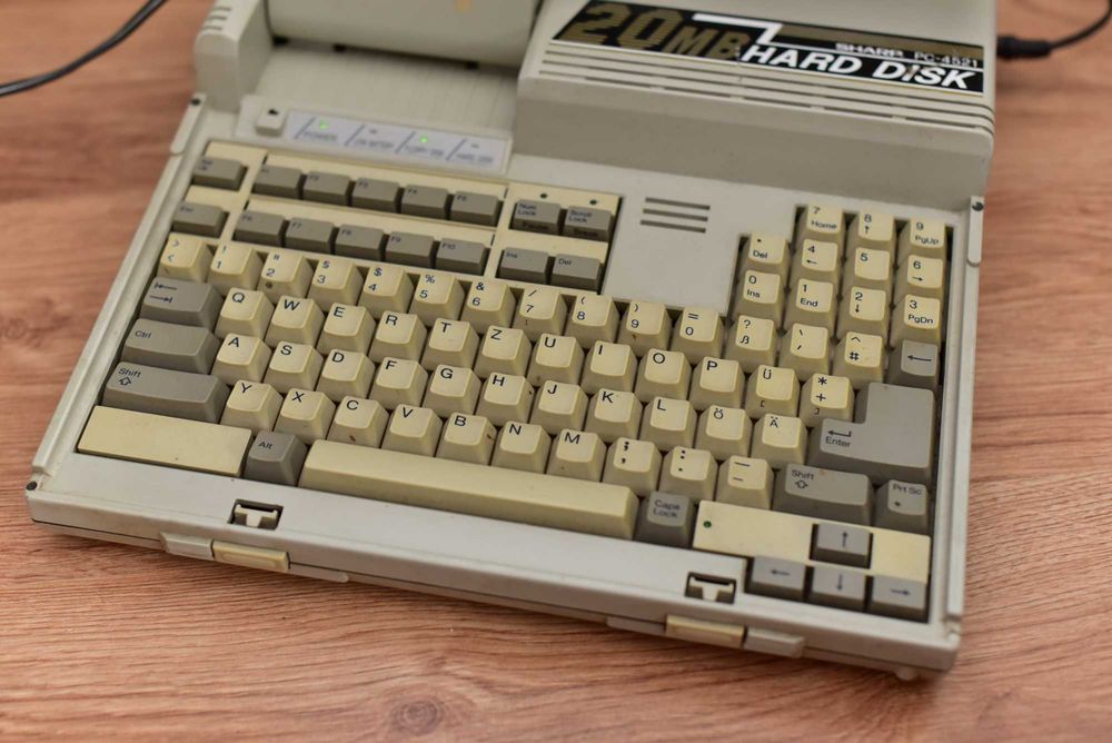 Unikat Retro! Laptop Sharp PC-4521 (1987)  Dysk 20MB  MS-DOS  Klasyk