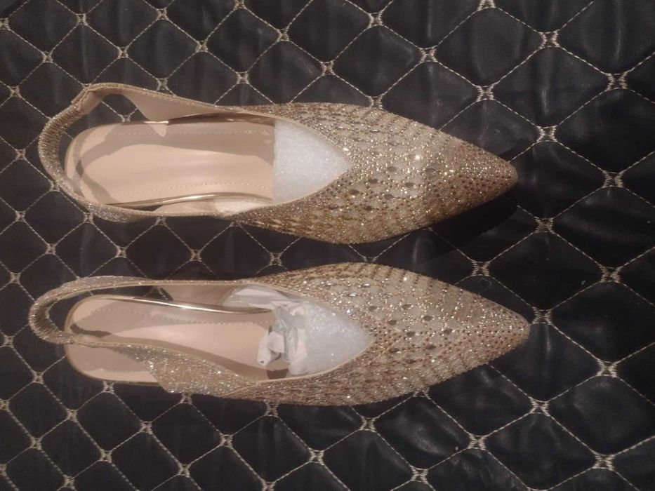 złote czółenka z odkrytą piętą 41