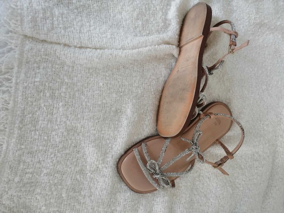 Vestidos de verão S e sandálias