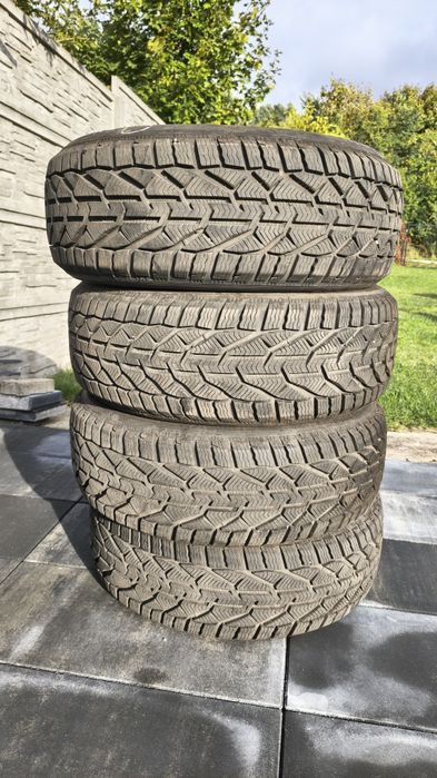 Opony zimowe Kormoran Snow 215/55 R17, DOT 22/2025, wzmocnione, jak nowe