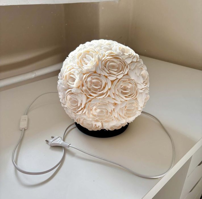 Lampa z morskich muszli