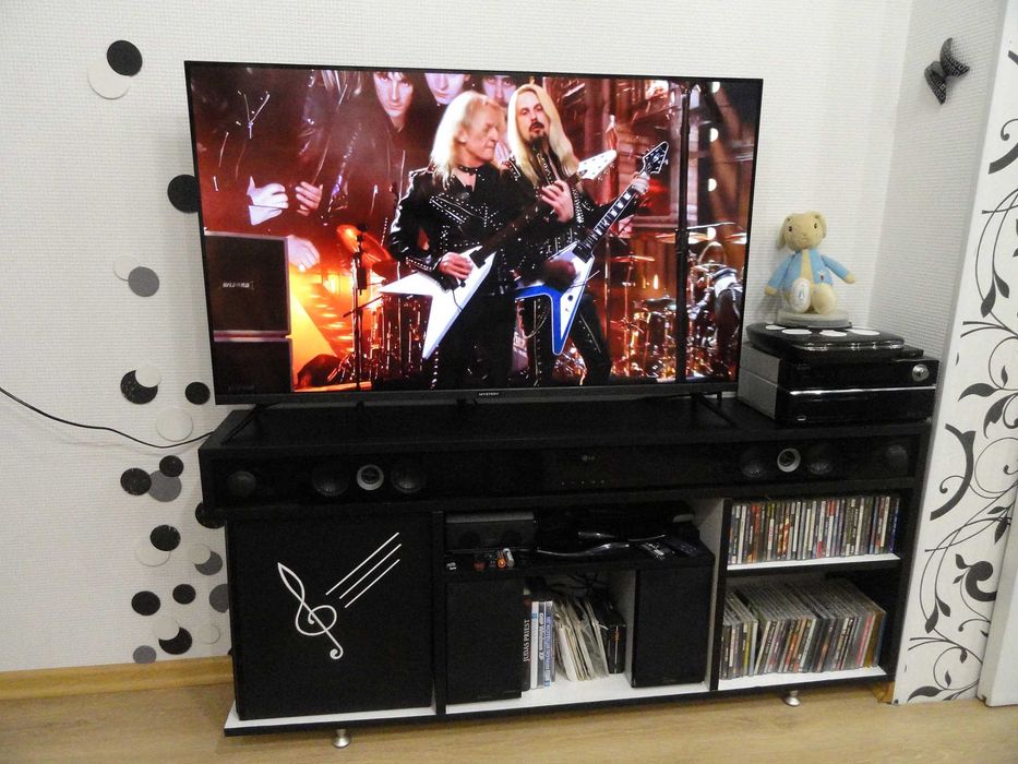 Безрамочный 4К смарт Hisense 43"