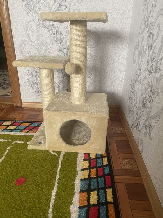 Когтеточка Trixie - Дряпка с домиком «Valencia» (бежевая