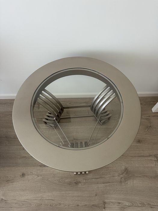 Mesa em metal pintado