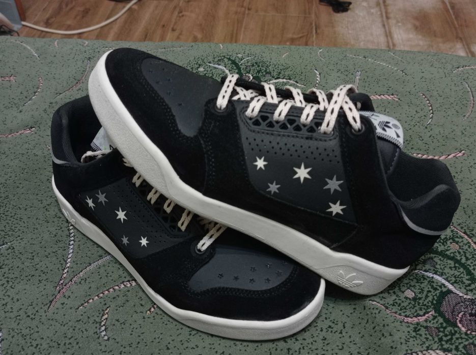 Кроссовки кожаные Adidas оригинал размер-37 по факту стелька- 23,5см