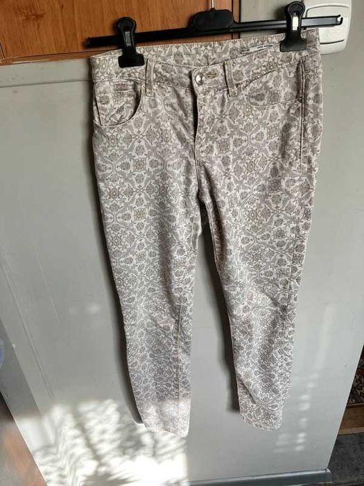 Spodnie we wzory rurki